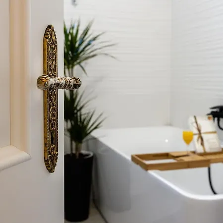Aurelia Apartment