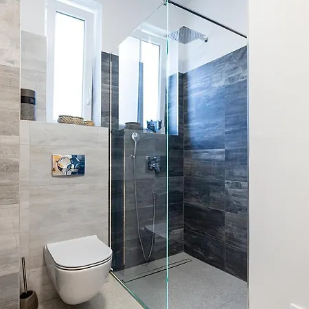 Aurelia Apartment *