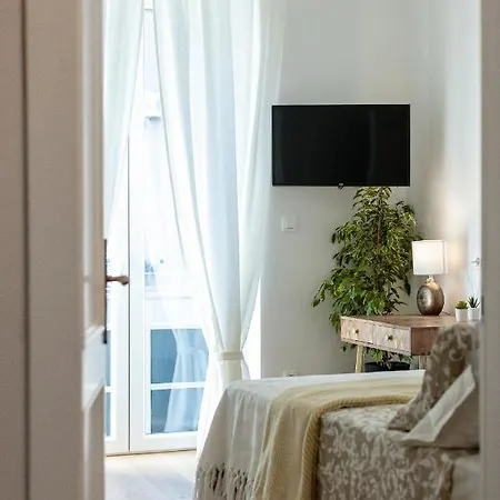 Aurelia Apartment