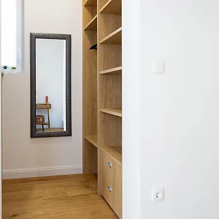 Aurelia Apartment
