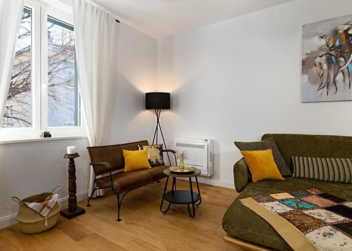 Aurelia Apartment *